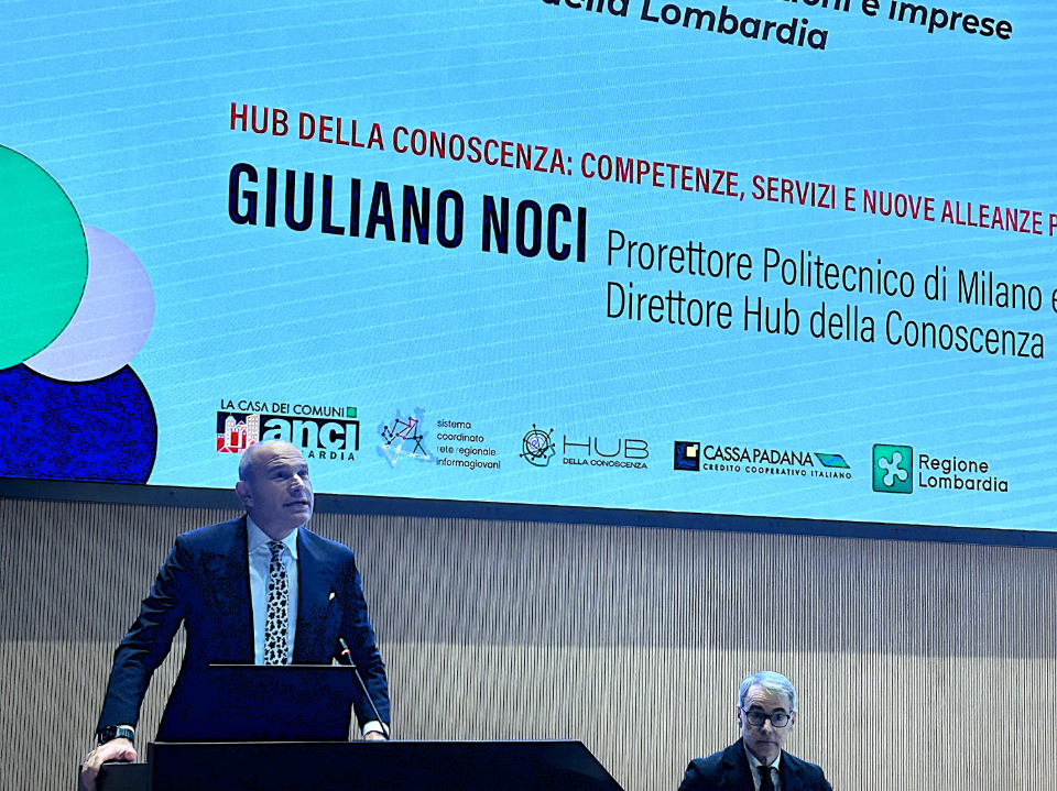 Il professore Giuliano Noci durante il convegno Giovani, territori e Lombardia, che s' è svolto il 28 gennaio