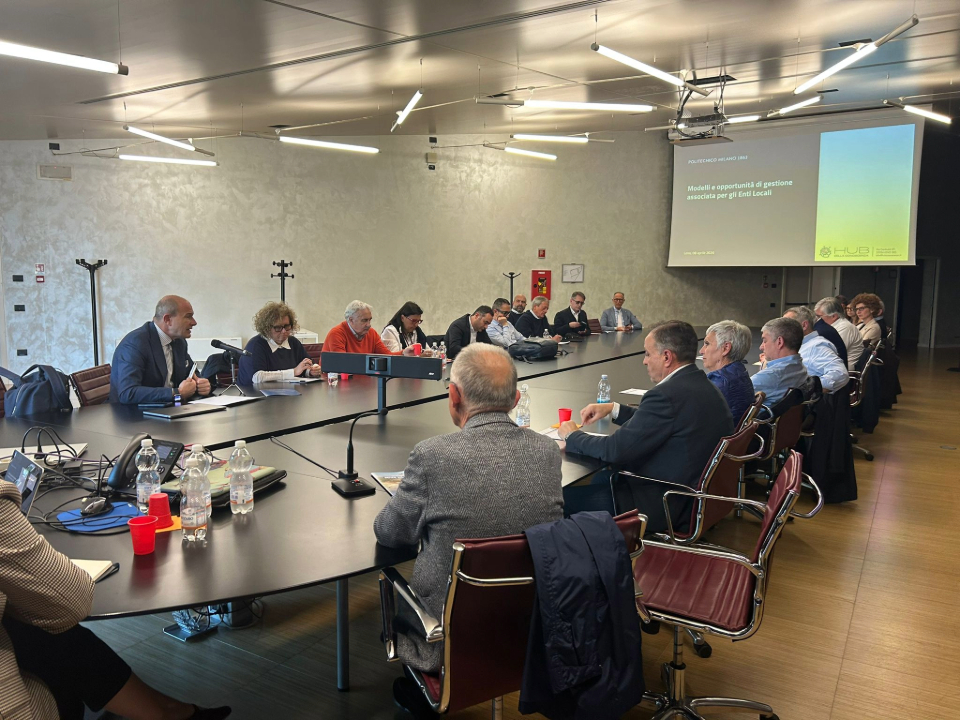 L'incontro, presso la Sala dei Trenta di Cassa Padana, dei Sindaci della Bassa Bresciana. organizzato dall'Hub della Conoscenza